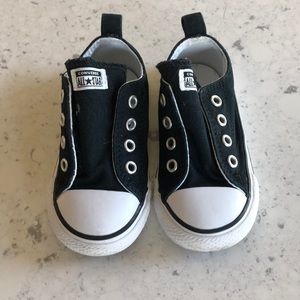 Unisex toddler black Velcro converse size 6